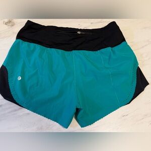 lululemon Smooth Stride shorts in viridian green and black